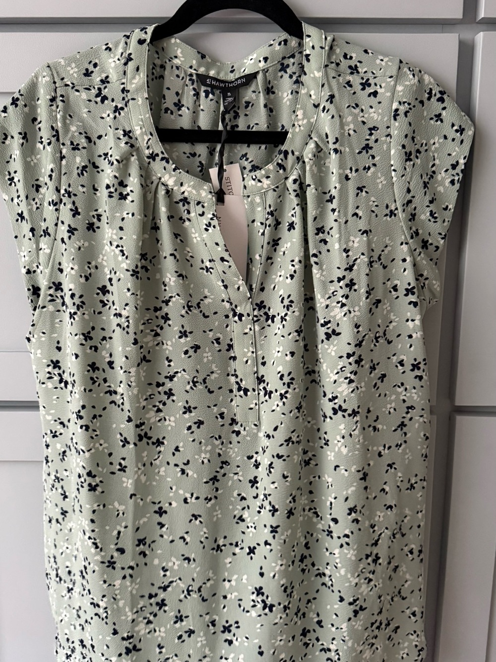 41 Hawthorn Sage Green Floral Notch-Neck Cap Sleeve Blouse - Picture 5 of 6